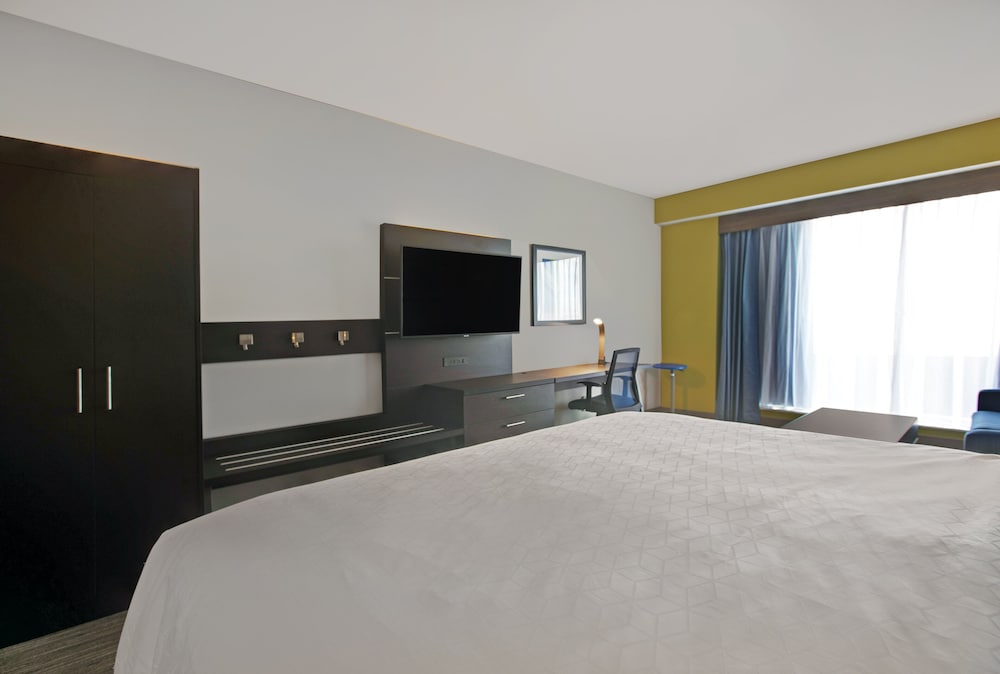 Holiday Inn Express & Suites Milwaukee Brookfield by IHG - photo 6