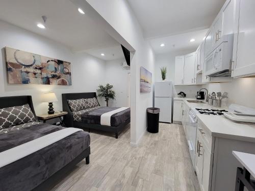 Modern Studio apartment right next to MrC hotel 5 minutes to Rodeo Drive in Los Angeles, United States