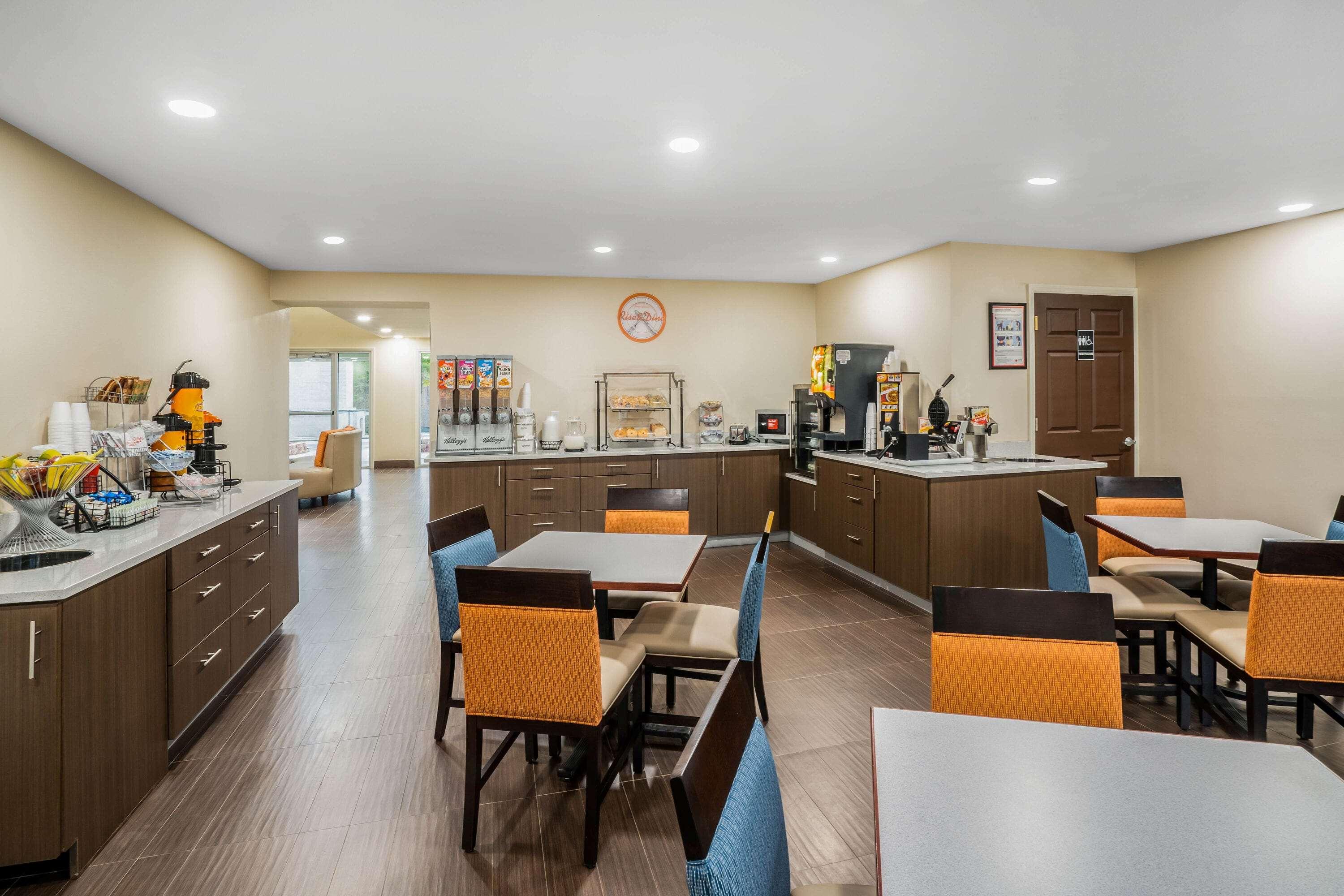 Howard Johnson by Wyndham Dalton - photo 4