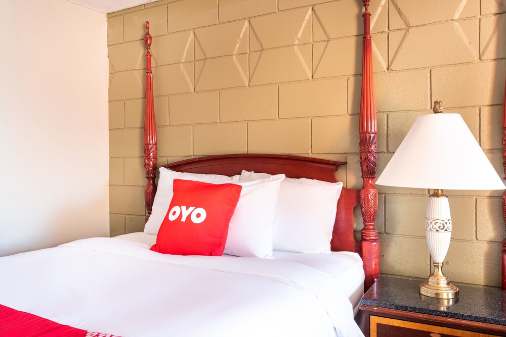 OYO Hotel Malden MA Broadway - photo 35
