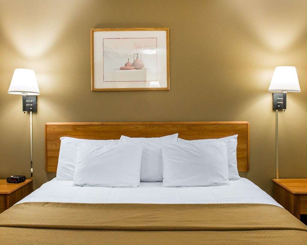 Econo Lodge Elkhart North - photo 17