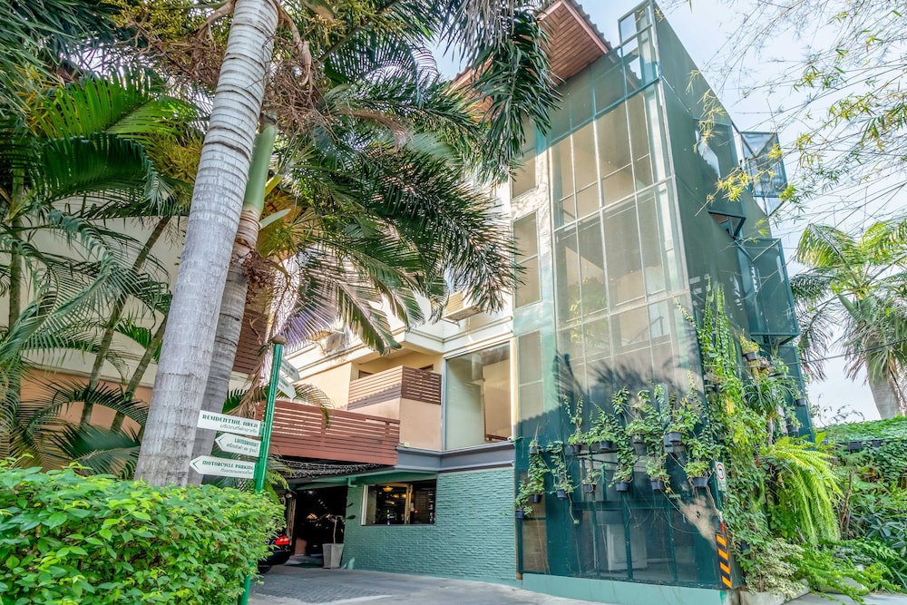 The Palm Hotel - carbon neutral hotel in Nakhon Pathom