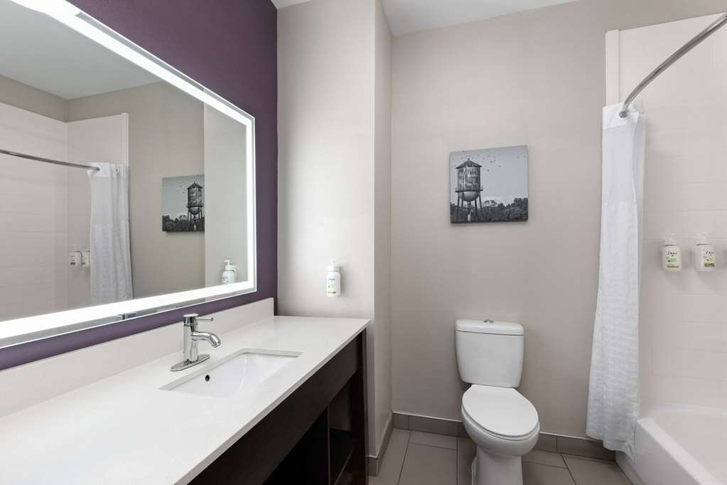 La Quinta Inn & Suites by Wyndham Loudon - photo 32