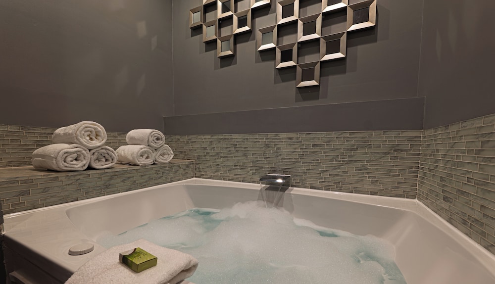 Belamere Swimming Pool Suites - photo 17