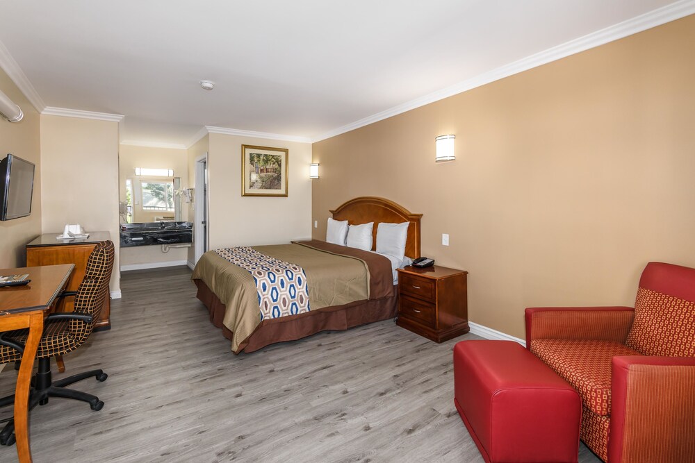 Sea Rock Inn Los Angeles - photo 11