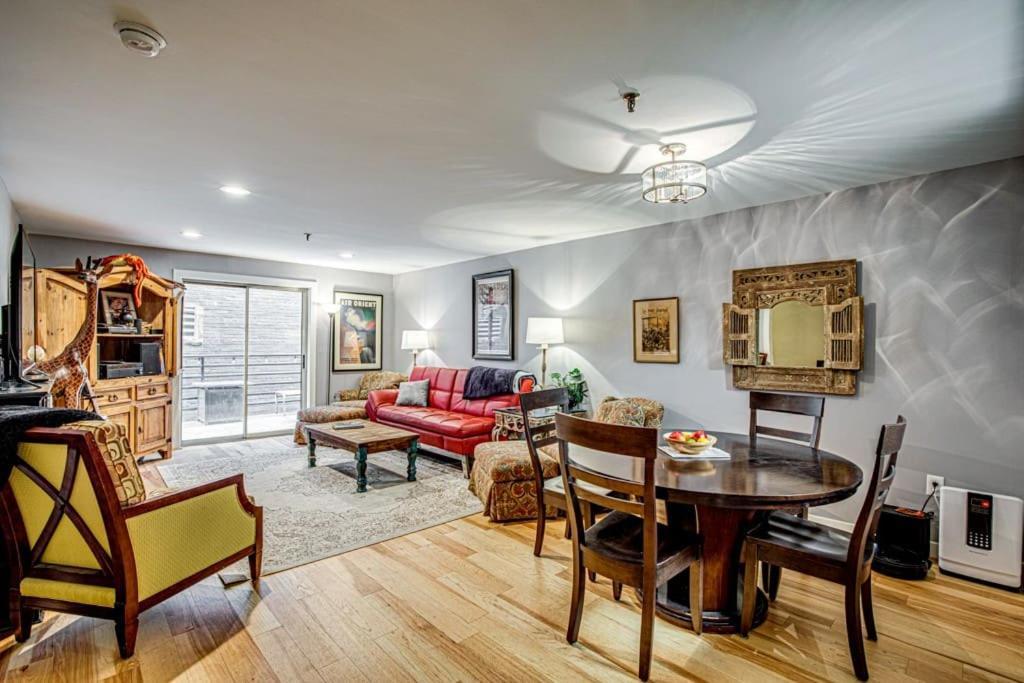 The Frequent Flyer — 4-Star Luxury Hotel in Winston-Salem, United States