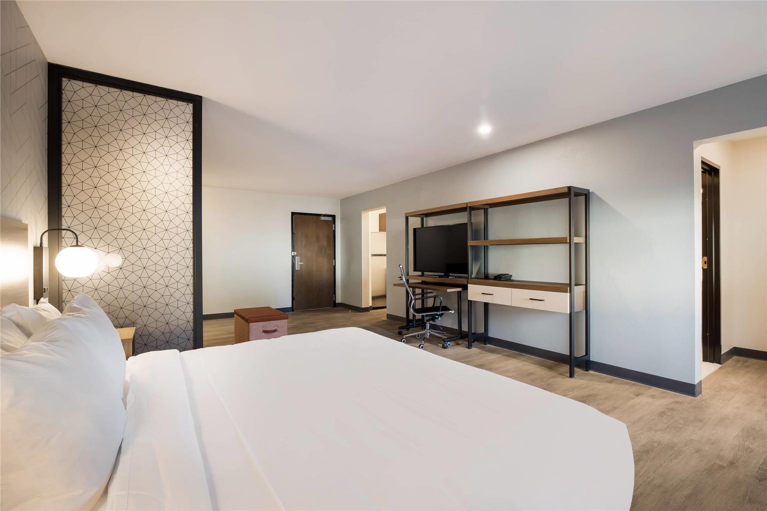 Everhome Suites Corona - photo 24