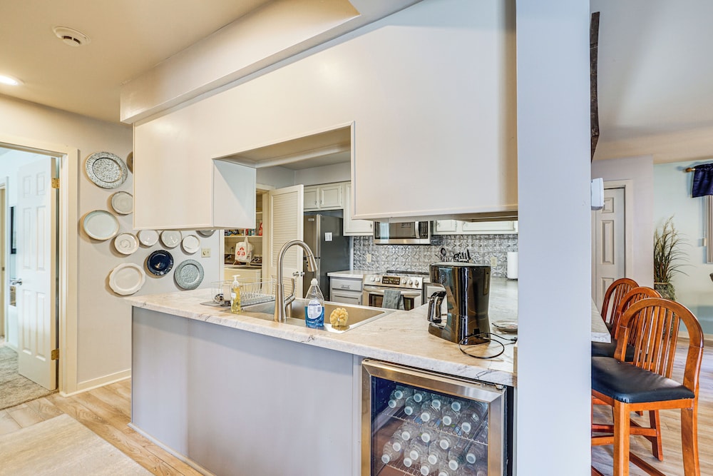 Lakefront Condo w Resort Amenities in Osage Beach - photo 6