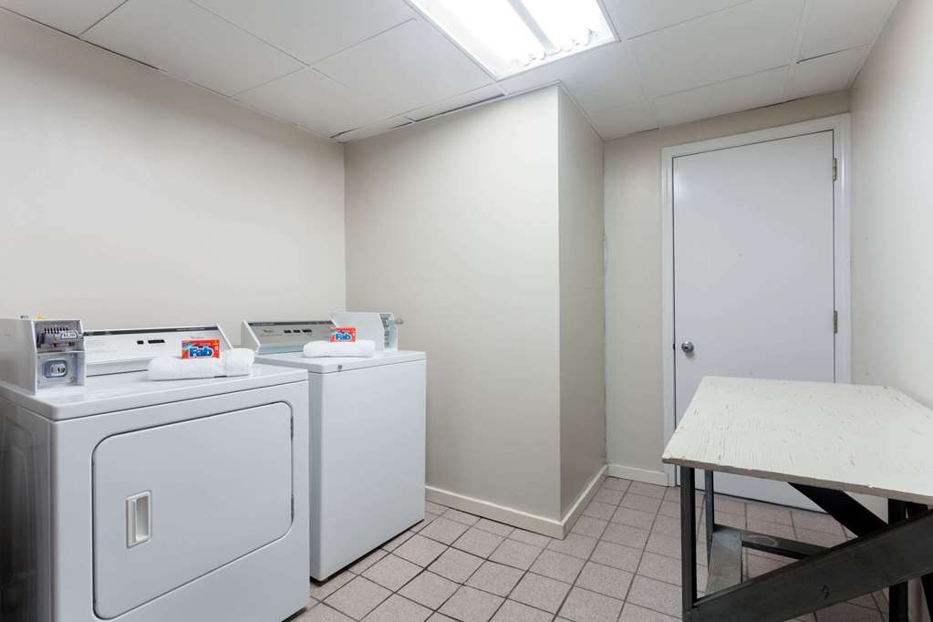 Super 8 by Wyndham Clarksville Northeast - photo 14