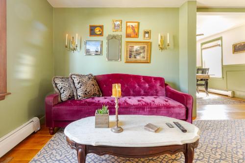 Moody Salem Home Away From Home — 4-Star Luxury Hotel in Salem, United States