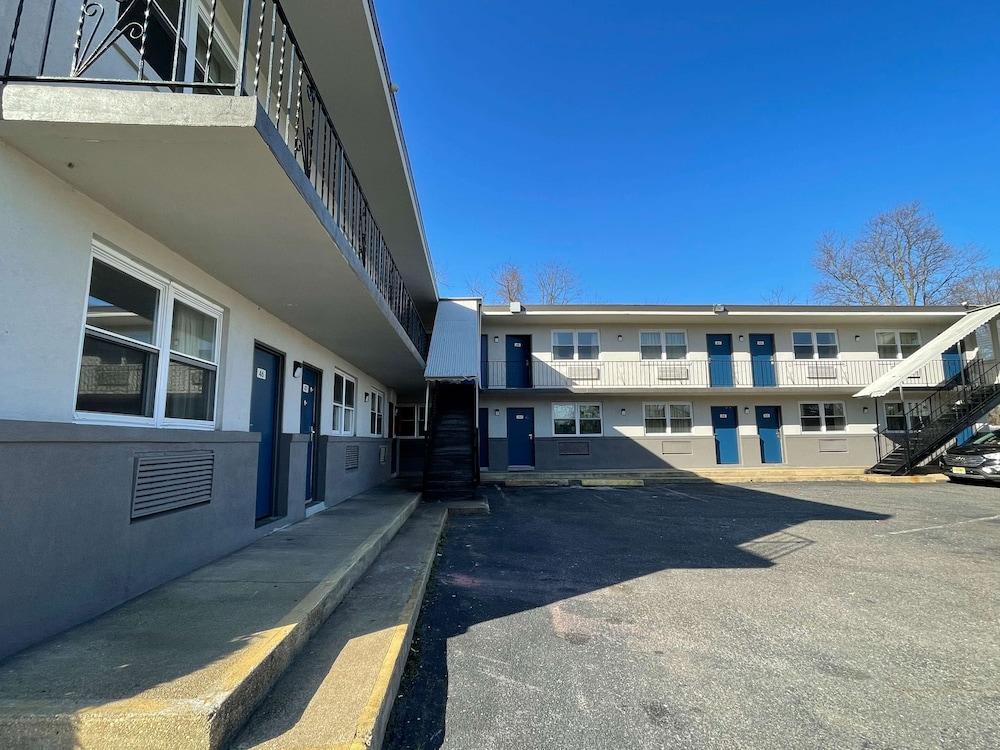 Studio 6 Tinton Falls NJ Neptune - photo 3