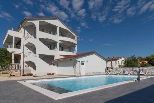 Apartmani Martin mit beheiztem Pool with heated Pool — 4-Star Luxury Hotel in Bibinje, Croatia