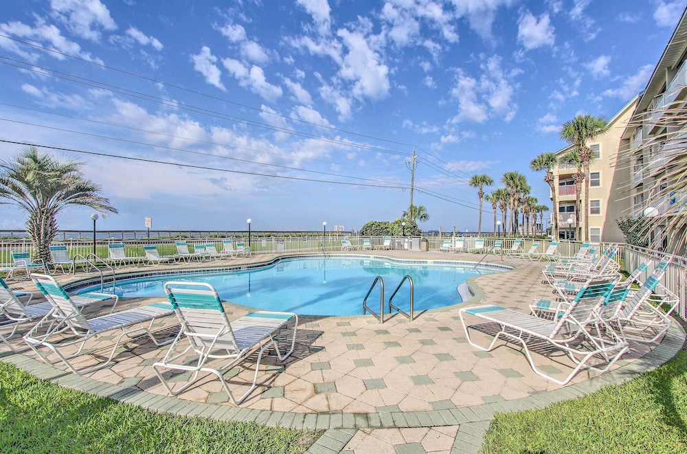 Charming Miramar Beach Condo w Resort Perks in Miramar Beach, United States