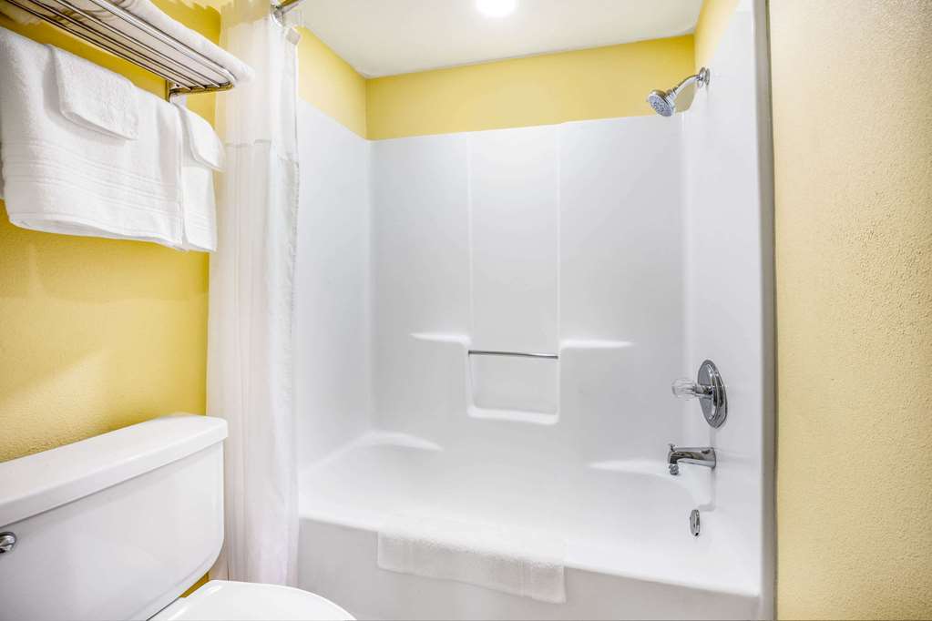 Days Inn by Wyndham Banning Casino Outlet Mall - photo 12