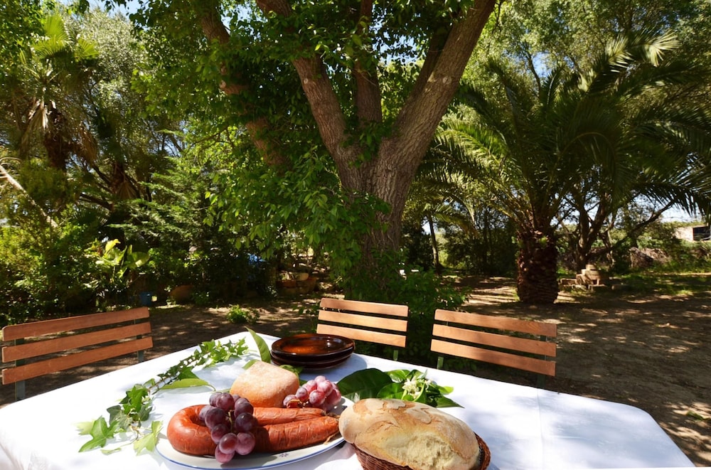 Sineu 1946 17 Mallorca — 4-Star Luxury Hotel in Sineu, Spain