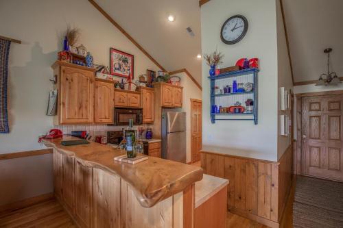 2BR Loft Village At Indian 1710 Point near SDC Free Tickets Daily up to 500 in Branson, United States