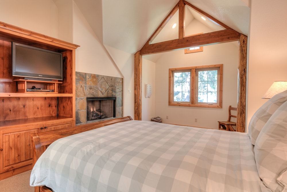 Aquila Lodge Unit 15 — 4-Star Luxury Hotel in Sunriver, United States