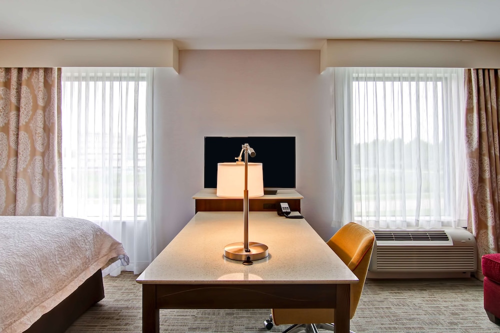 Hampton Inn & Suites Detroit Troy - photo 21