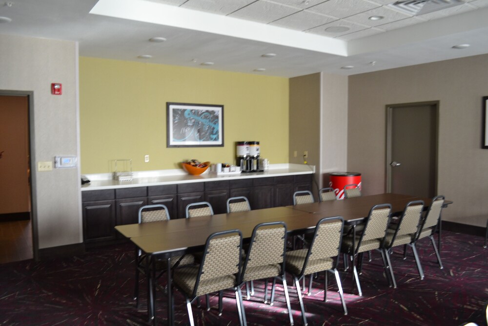 Quality Inn Pratt - photo 35