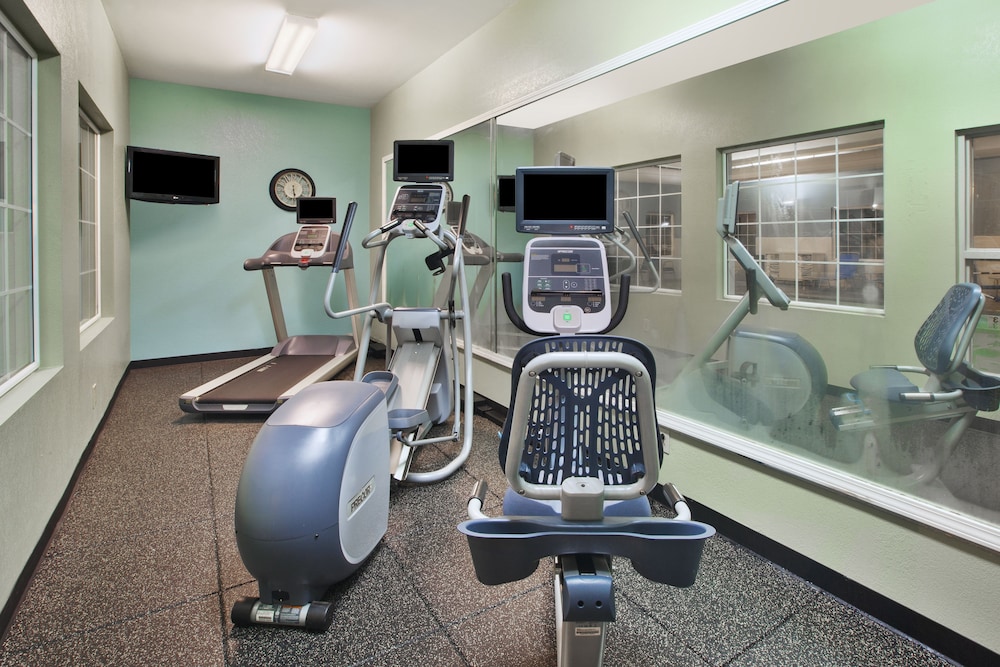 Holiday Inn Express & Suites Manchester by IHG - photo 27