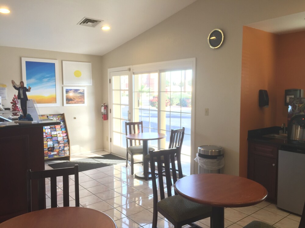 Days Inn by Wyndham Mesa East - photo 18