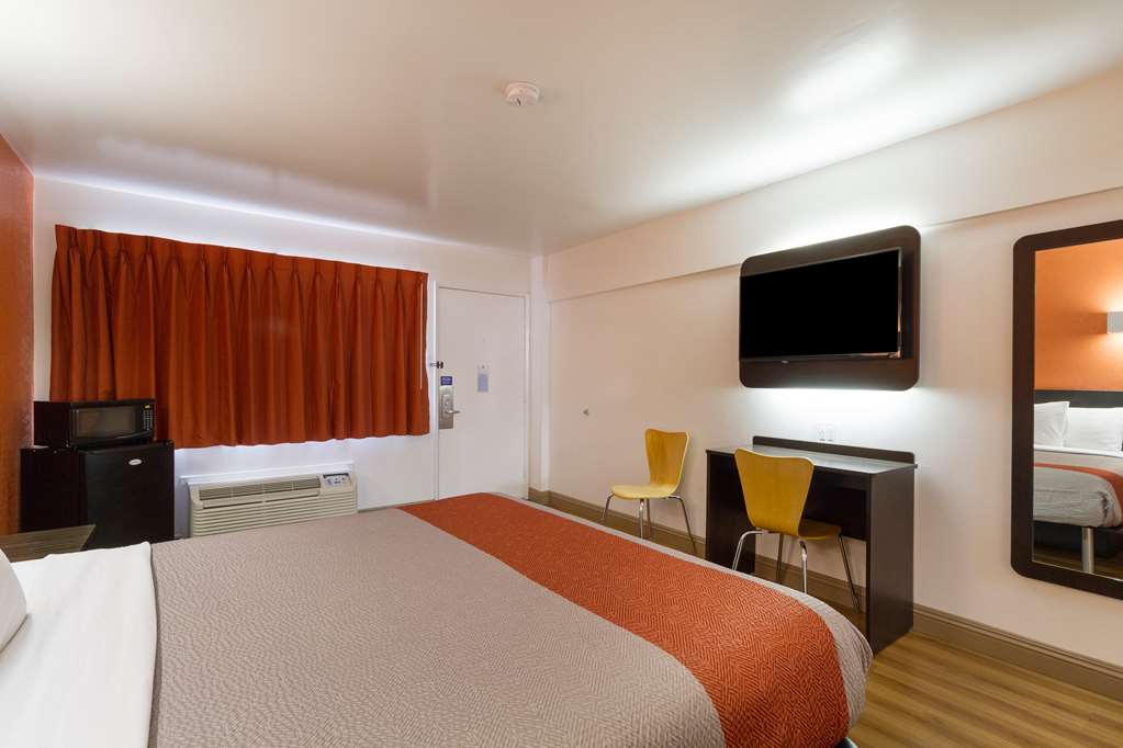 Motel 6 Claremont CA - photo 11