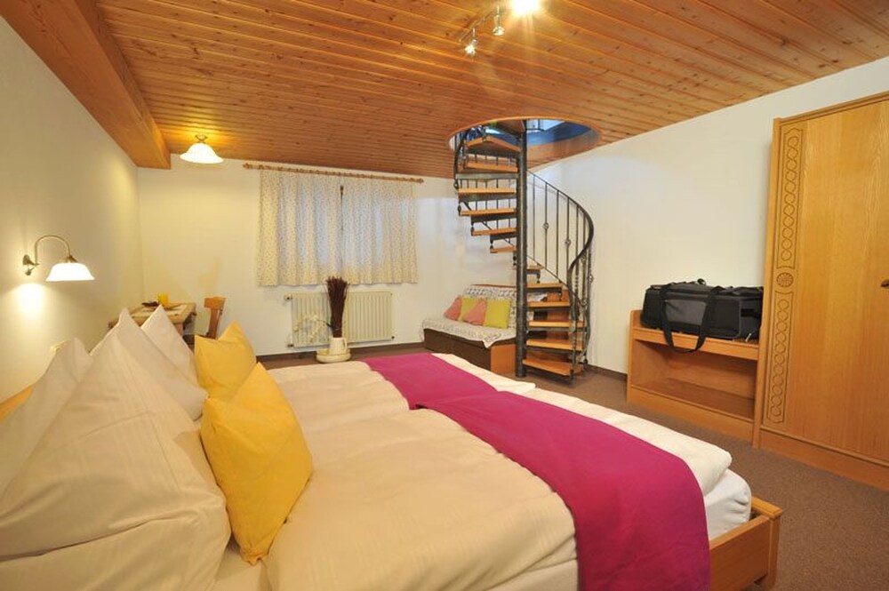 Haus Sonnwies — 4-Star Luxury Hotel in Reit Im Winkl, Germany