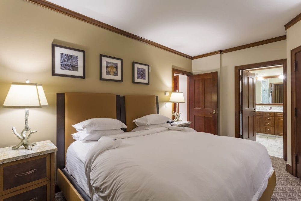 Aspen Ritz Carlton 3 Bed Premier — 4-Star Luxury Hotel in Aspen, United States