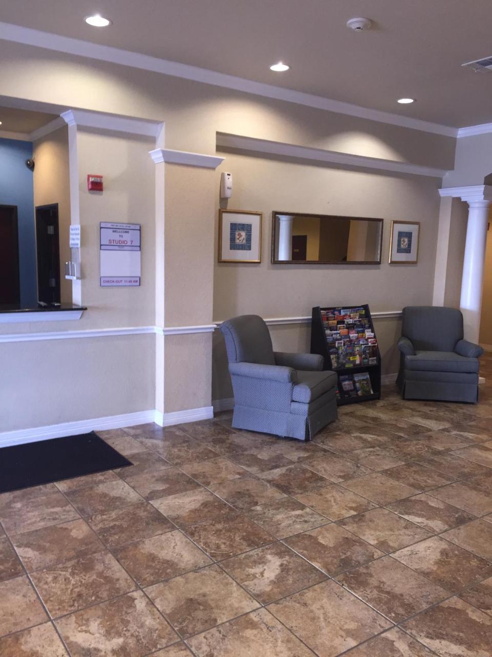 Studio 7 Extended Stay - photo 9