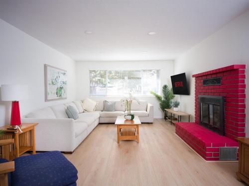 4br Home For Groups Heated Pool Option 21429266 — Simi Valley