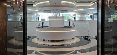 Hanza Tower SCANDIA Apartment 16 Floor Sunset View — 4-Star Luxury Hotel in Szczecin, Poland