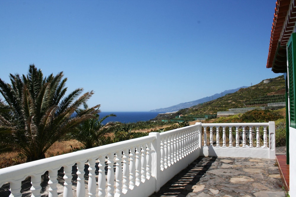 Pancho Molina — 4-Star Luxury Hotel in Puntallana, Spain