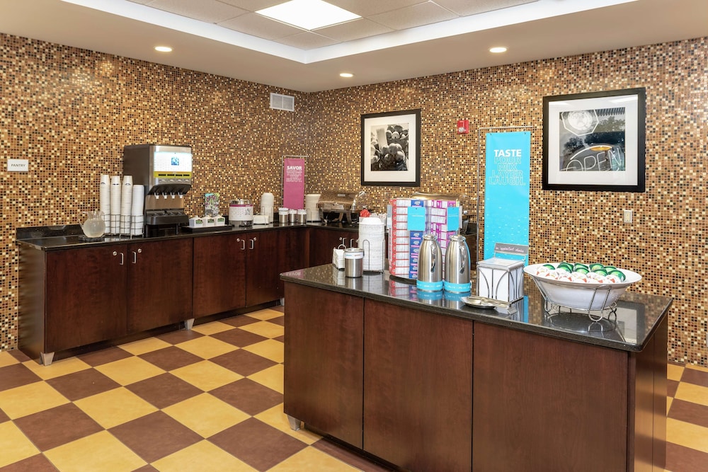 Hampton Inn & Suites Cleveland Airport Middleburg Heights - photo 55