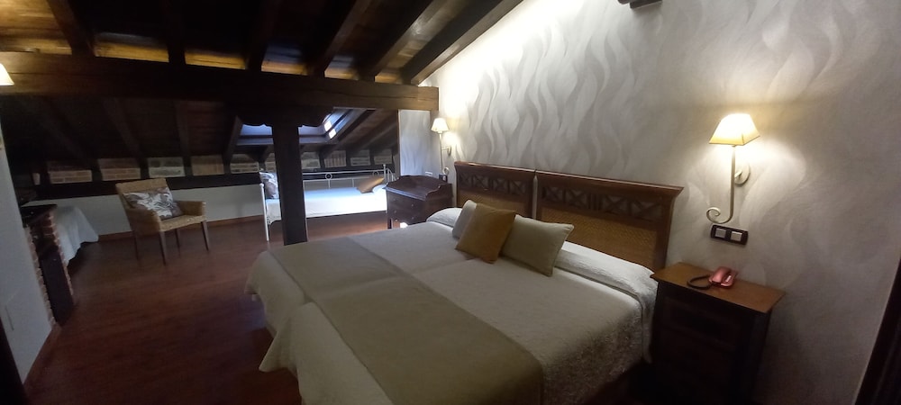 La Casona de Revolgo — Santillana — photo 3
