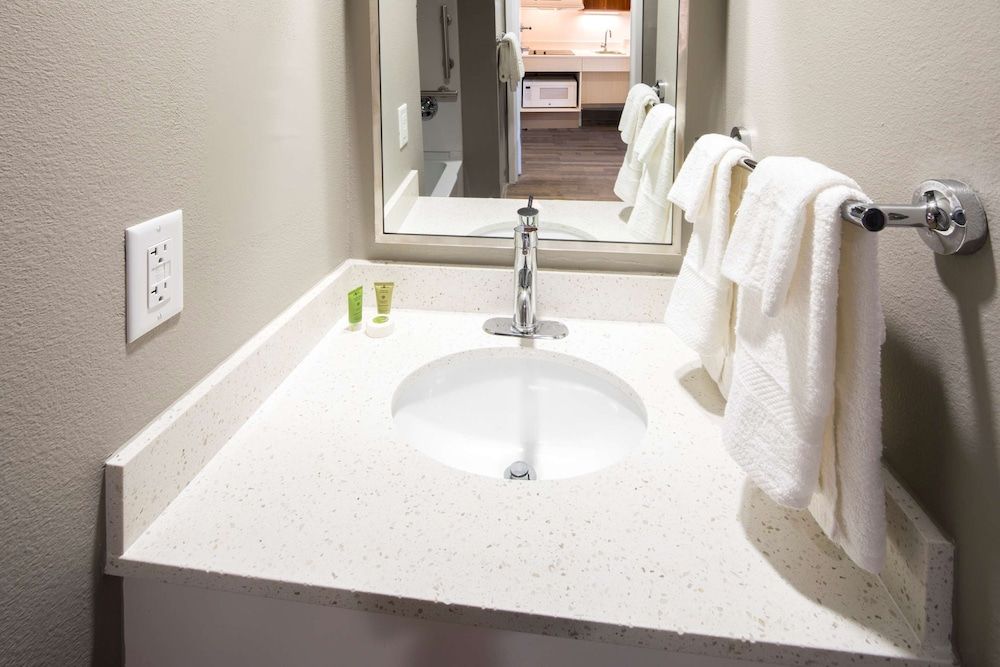 Uptown Suites Extended Stay Austin TX North - photo 10