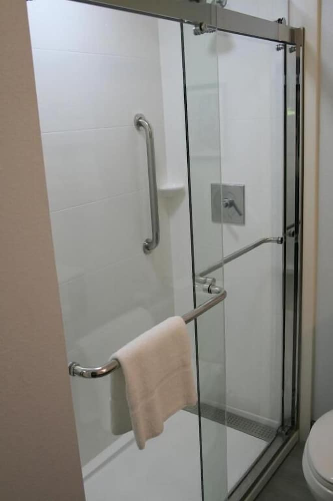 Hampton Inn by Hilton Concord Bow - photo 12