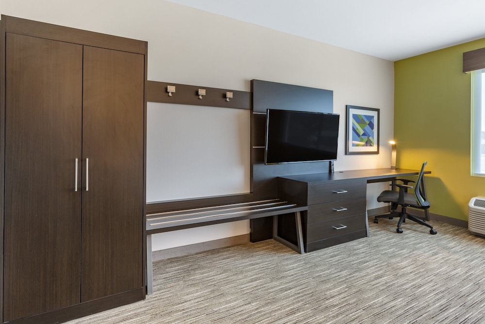 Holiday Inn Express & Suites Phoenix Dwtn State Capitol by IHG - photo 15