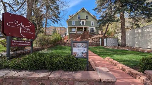 The Avenue Historic Mansion in DT Manitou Springs — hotel in Manitou Springs