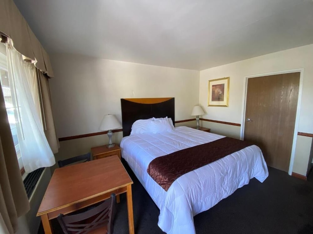 Town and Country Inn - photo 3