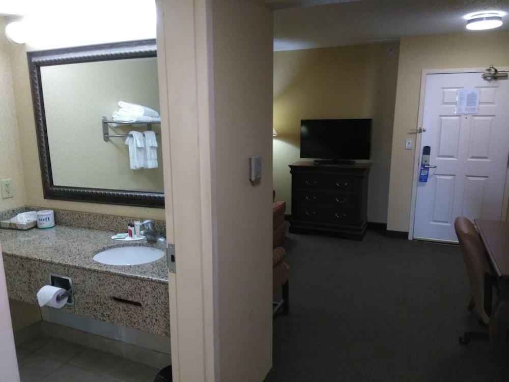 Baymont by Wyndham Clinton - photo 18