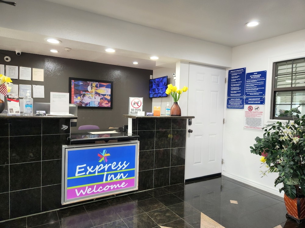 Express Inn Tomball - photo 2