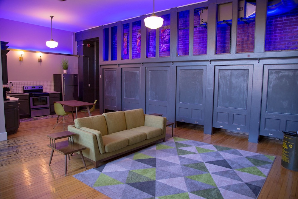 School 31 Lofts at Colors Studios - photo 85