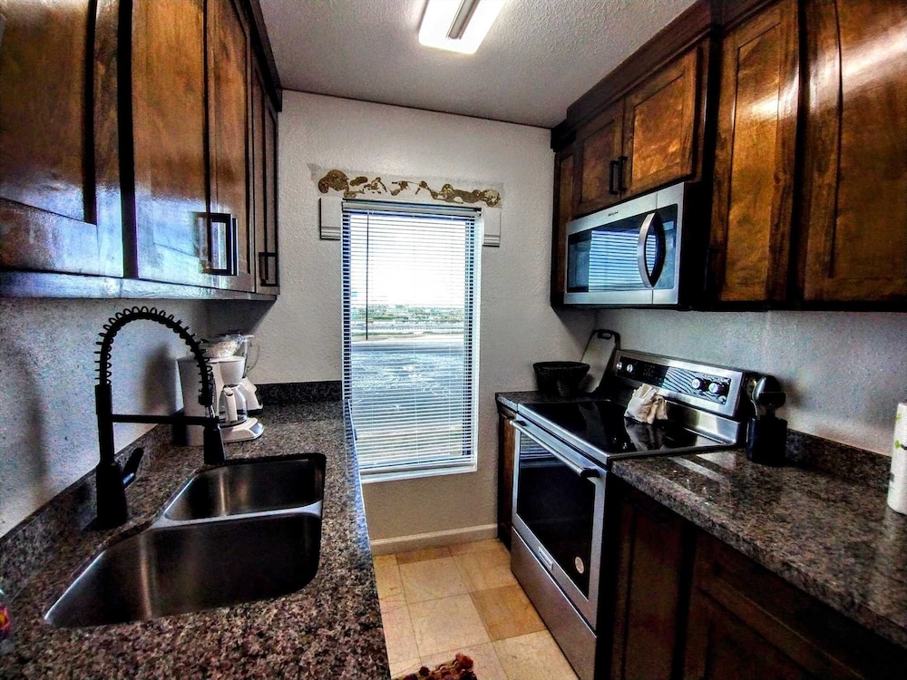 Landfall Towers 71 Minium 2 Bedroom Condo by RedAwning - photo 9