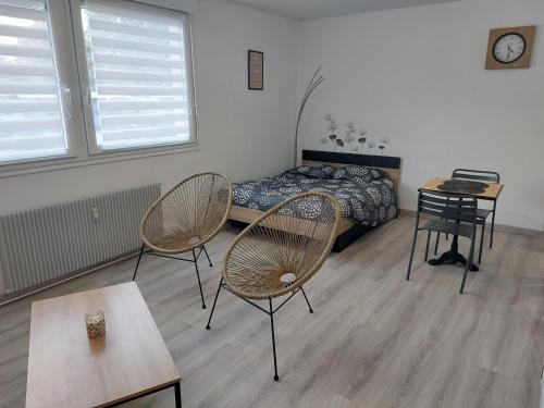 Charmant Studio Proche du Centre de Neuville Les Dieppe in Dieppe, France