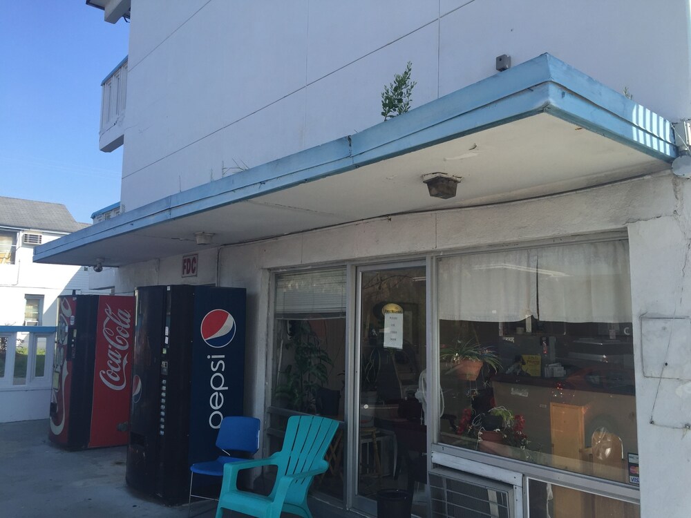 Coral Sands Motel - photo 16