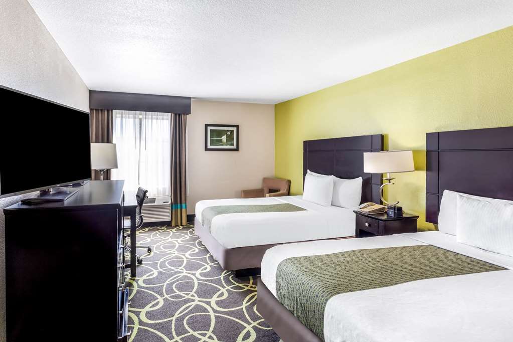La Quinta Inn & Suites by Wyndham New Braunfels - photo 18