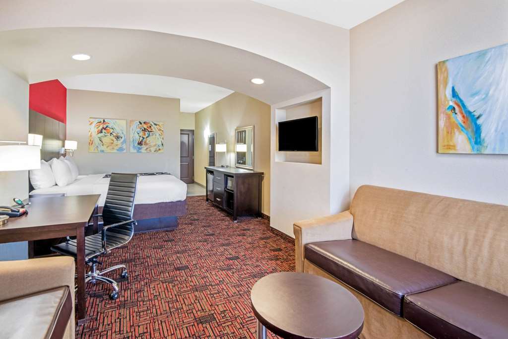 La Quinta Inn & Suites by Wyndham Elk City - photo 12
