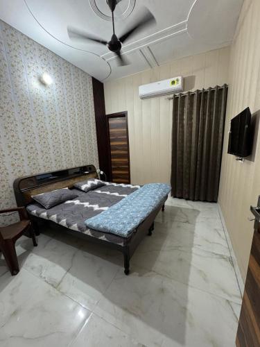 Independent House 2 Bedroom 2 Bath Livingroom Lobby kitchen car parking