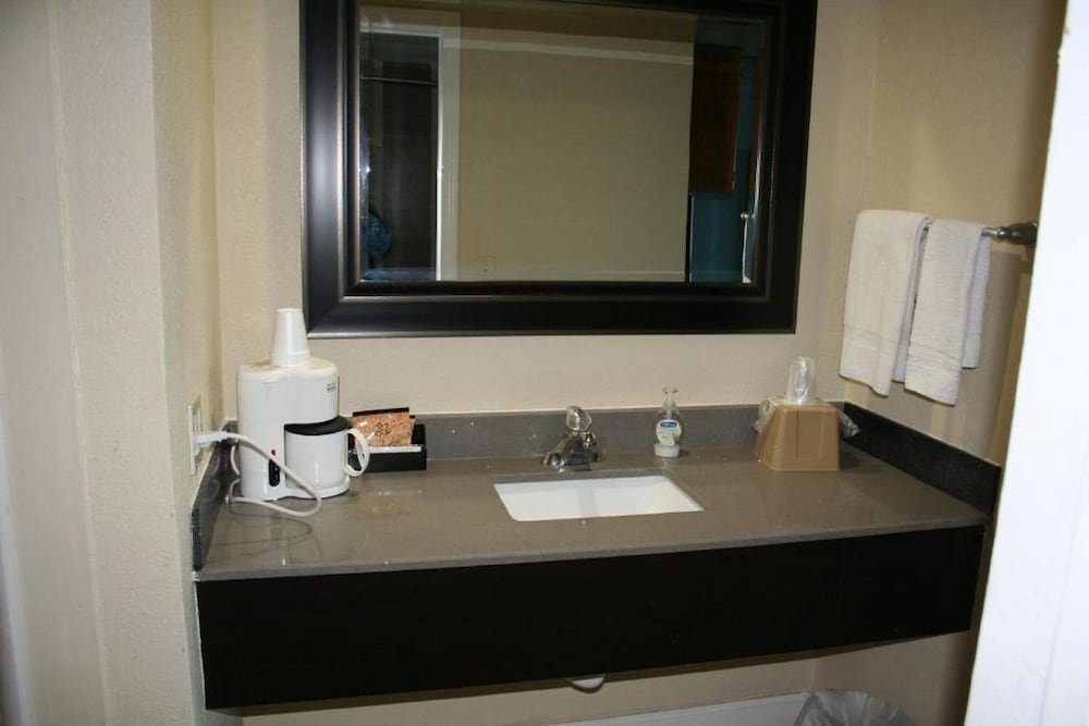Driftwood Beach Motel - photo 109