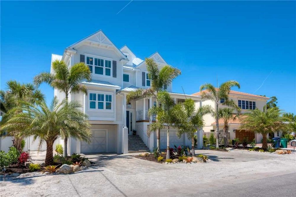 Serenity Beach - carbon neutral hotel in Anna Maria